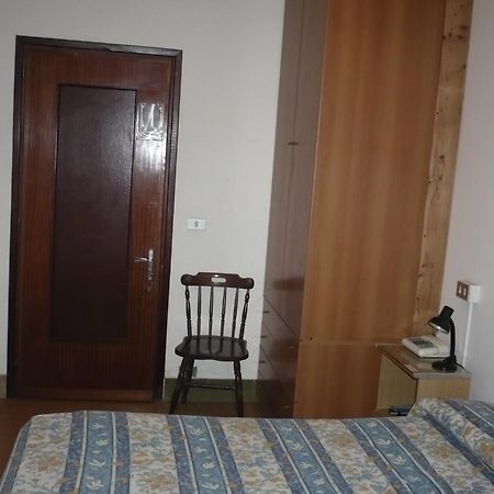 Hotel Beau Sejour Giampietro Andrea Sarre Zimmer foto